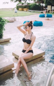 son-yoon-joo-bikini 2020-01-17